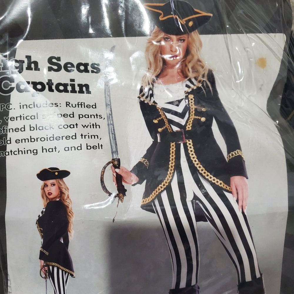 Costumes - Picture 7 of 12